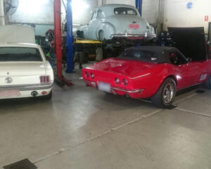 corvette-mustang-min